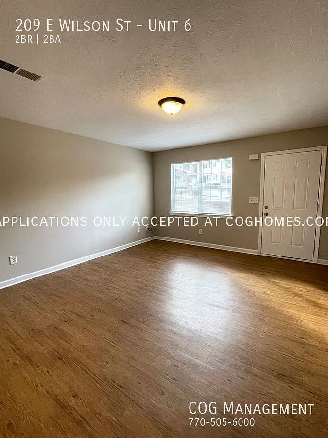 Cute Two Bedroom/1.5 Bath Close to Downtown Villa Rica — Photo 3