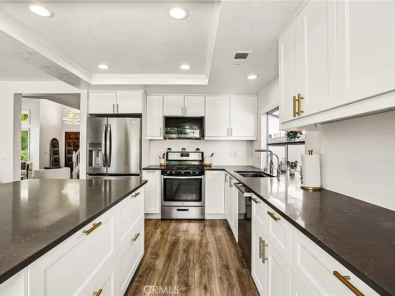 24882 Oxford Dr — Photo 12