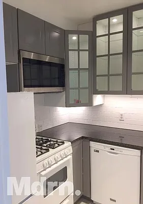 Rented by Mdrn Residential | media 8