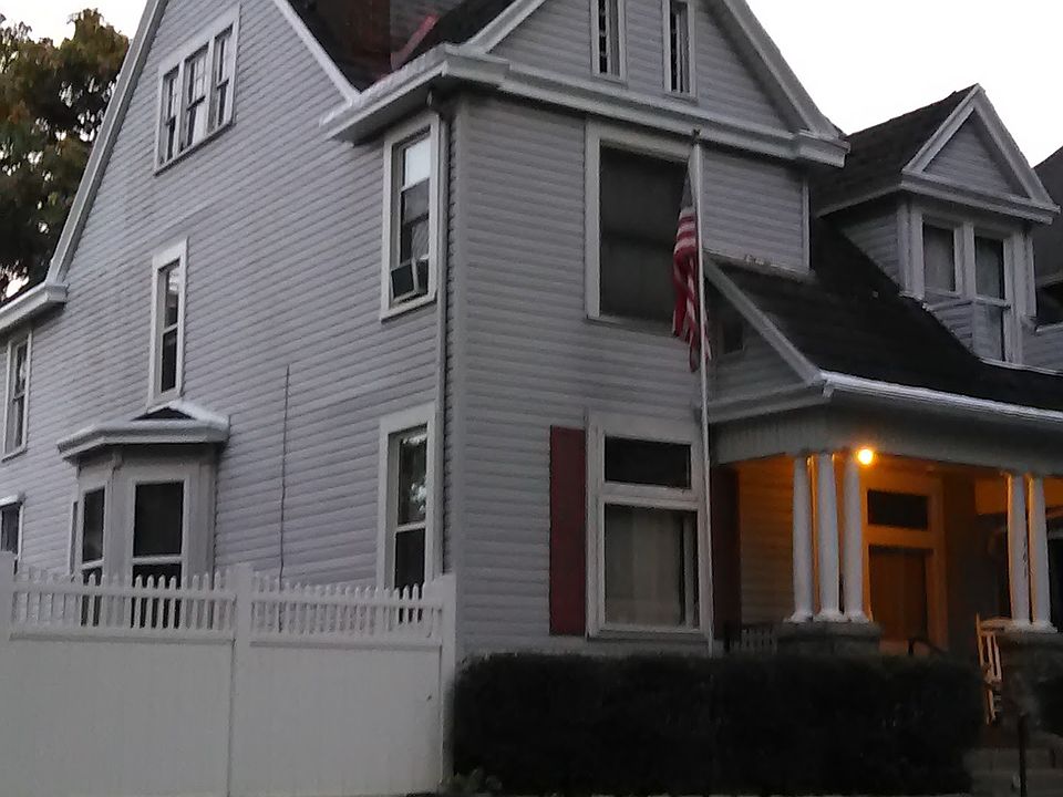 1st image of 141 S Mulberry St