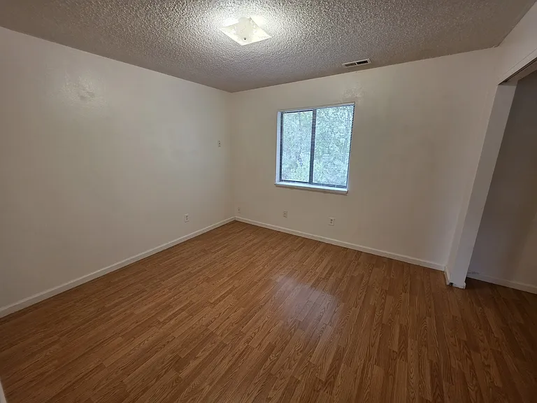 987 Iowa Ave #C — Photo 9