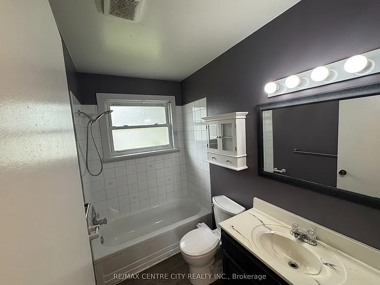 10 Tewksbury Cres — Photo 21