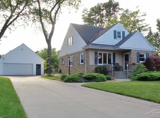 304 Hart St, Essexville, MI