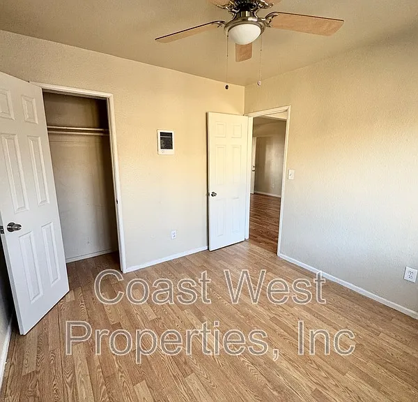 4252 Ingraham St — Photo 12