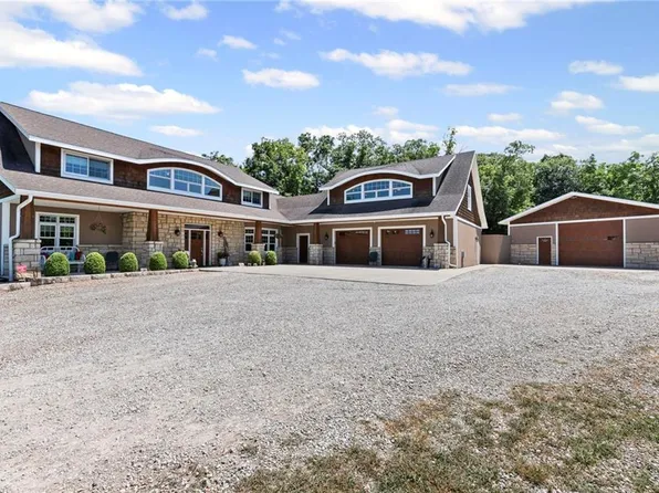 18511 224th St, Tonganoxie, KS 66086