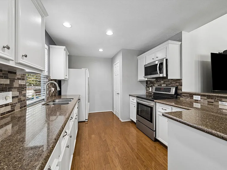 1421 W 26th St #F — Photo 6