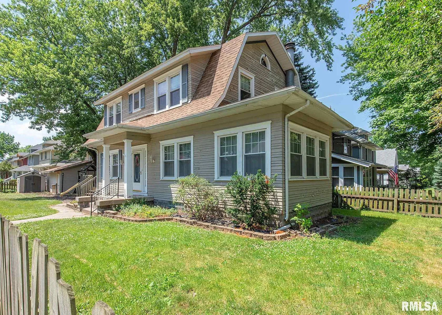 1624 Elm St photo 1