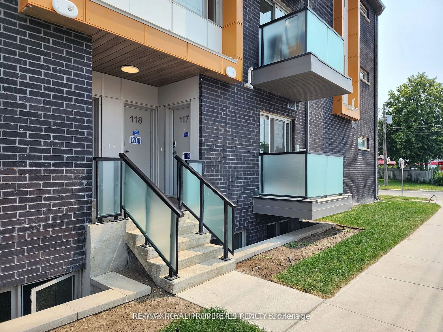2 bed, $2,450 — Photo 2