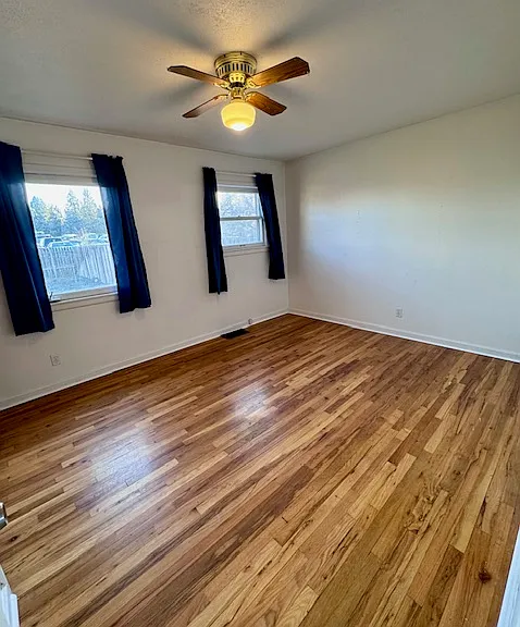3528 E Farwell Rd — Photo 6