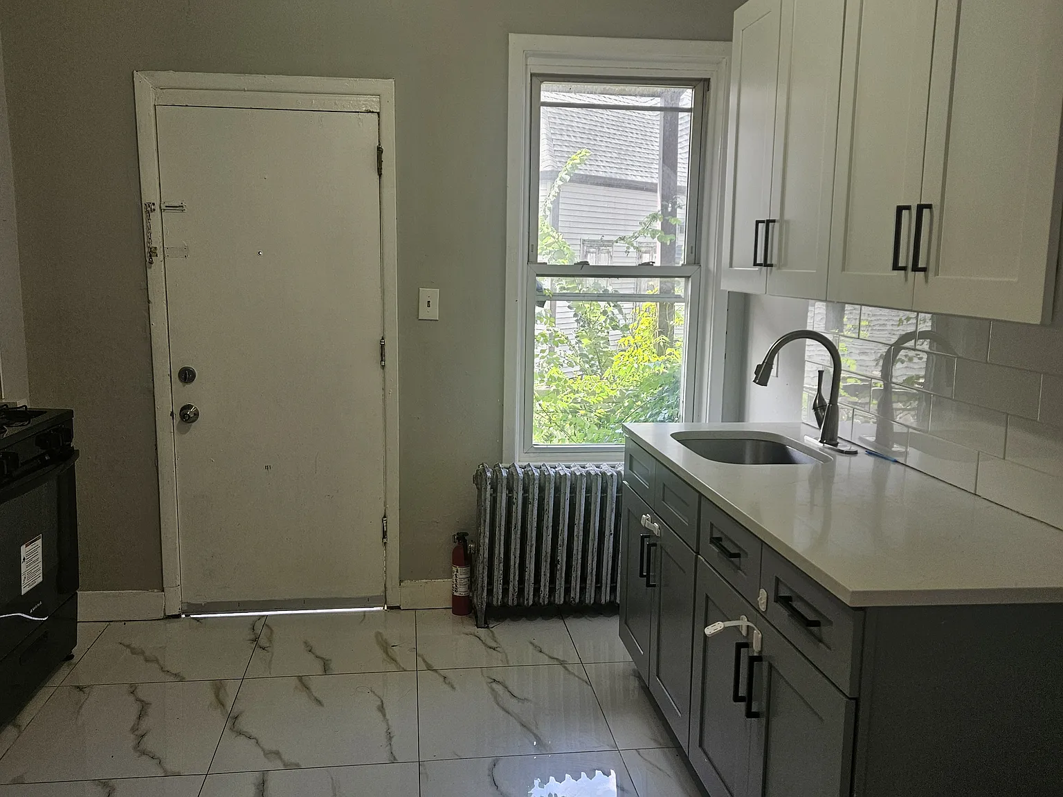 3 bed, $2,200 — Photo 3