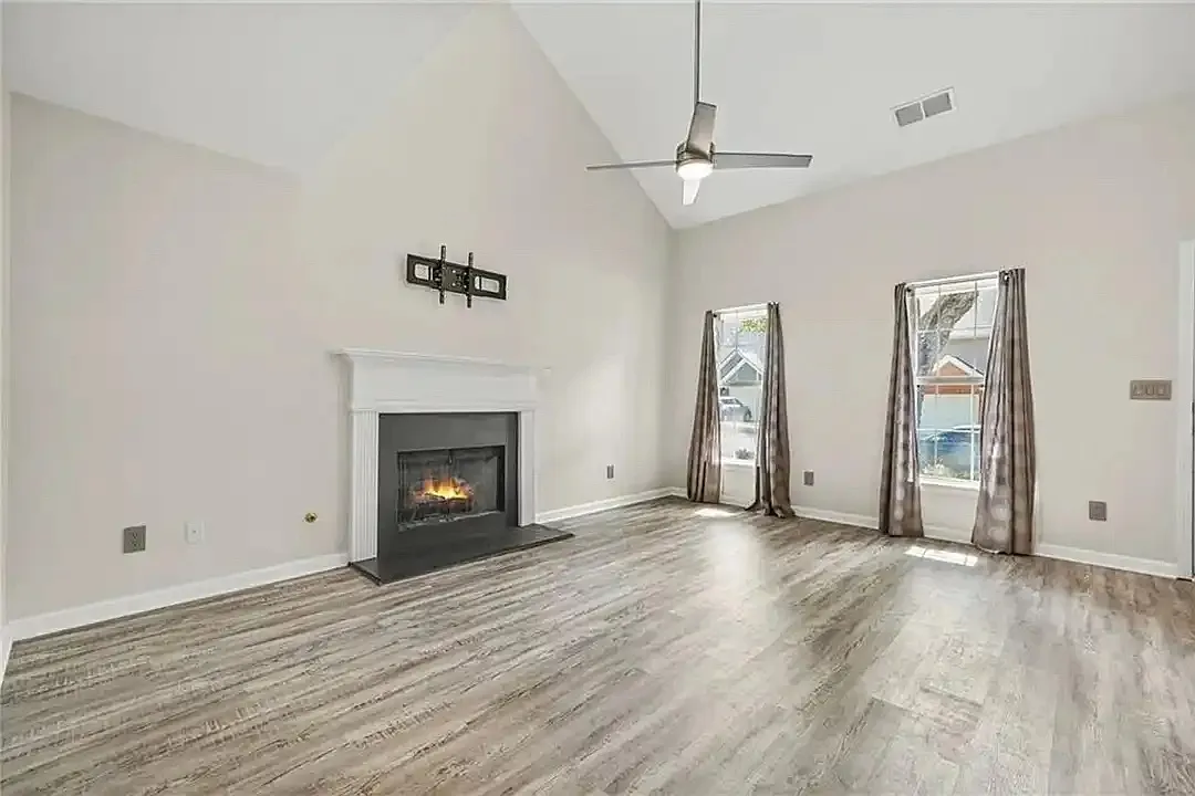 3 bed, 2.5 bath, 1572 sqft, $2,500 — Photo 2