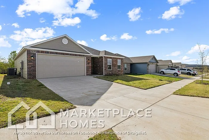 884 S Brambling Ln — Photo 2