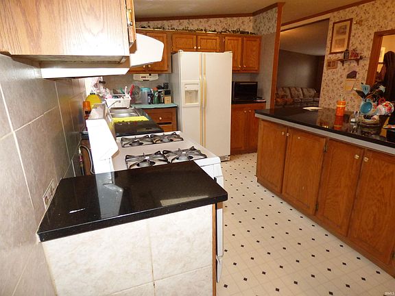 4th image of 119 Chapman Ave