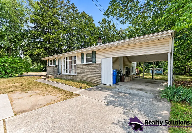 706 Heston Rd — Photo 2