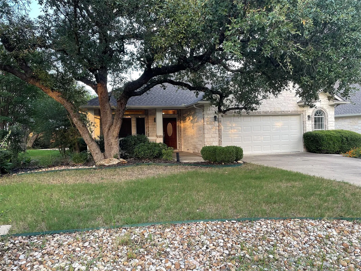 2 bed, 2.0 bath, 2018 sqft, $2,200 — Photo 1