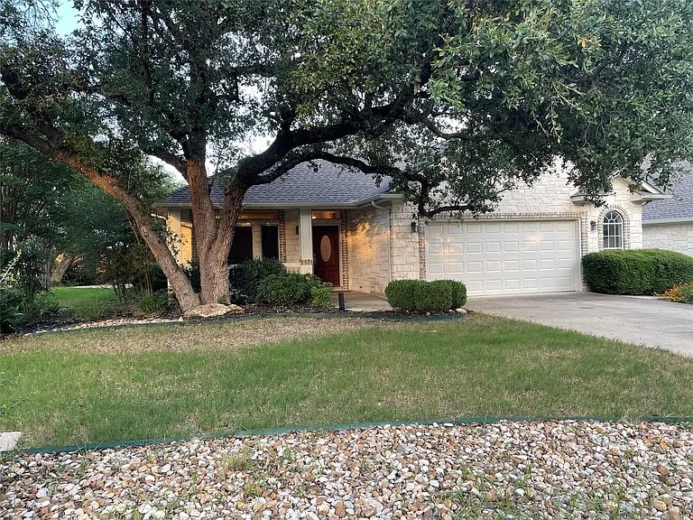120 W Brazos Dr — Photo 1