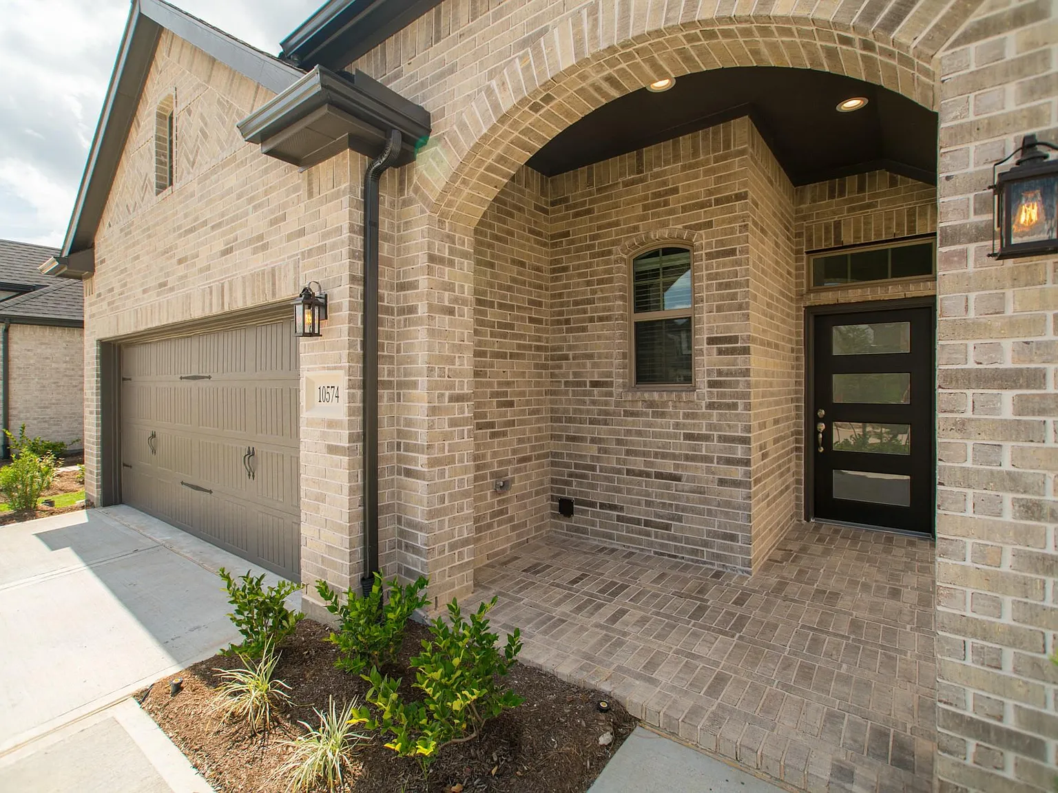 3 bed, 2.0 bath, 1702 sqft, $2,700 — Photo 2