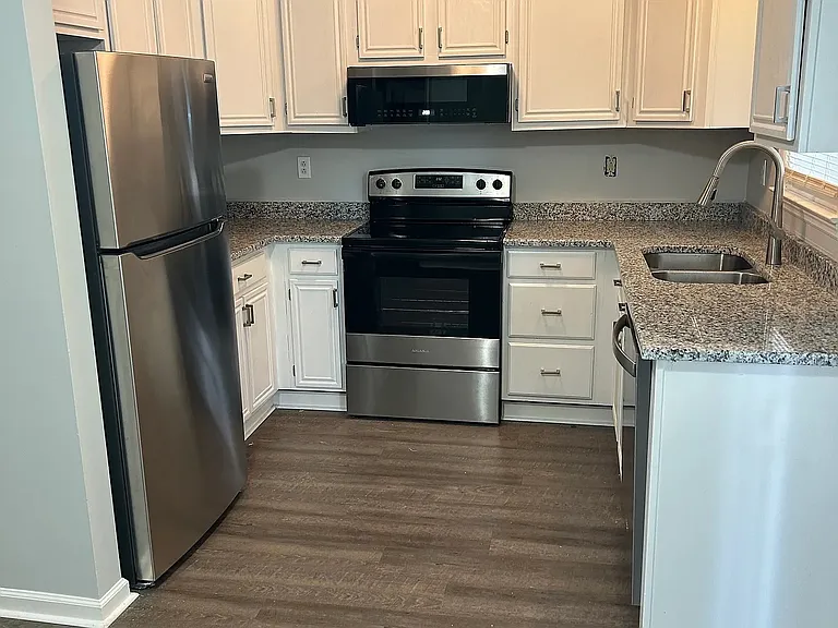 1583 Trent Blvd — Photo 2