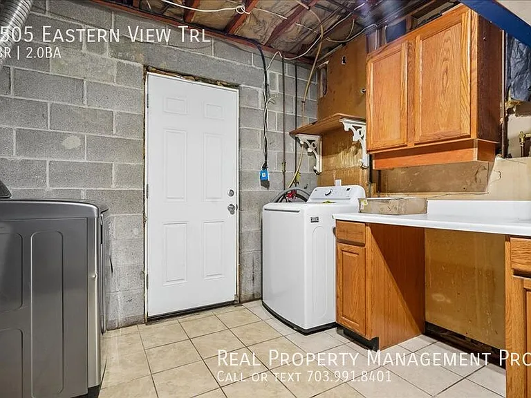 9505 Eastern View Trl — Photo 29