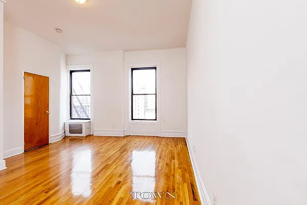 Rented by Town Residential | media 32