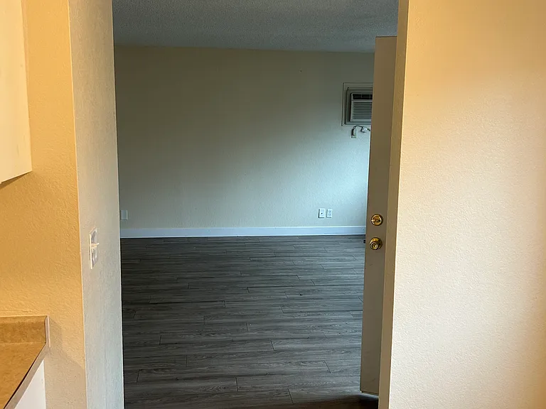 2705 Woodridge Ct #1 — Photo 7