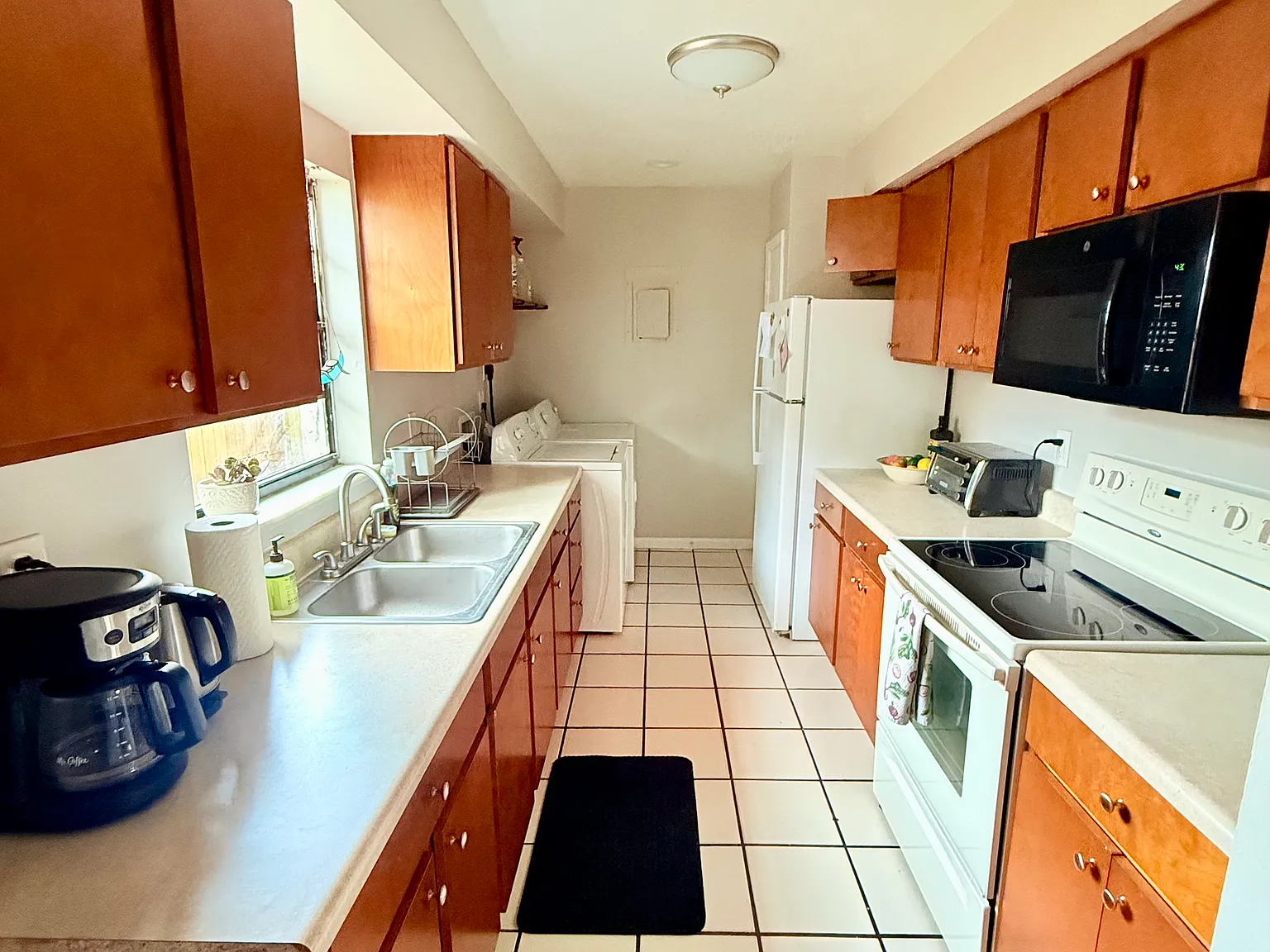 3 bed, 1100 sqft, $2,300 — Photo 4