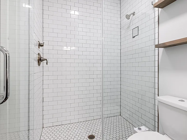 1114 N Olive St — Photo 17