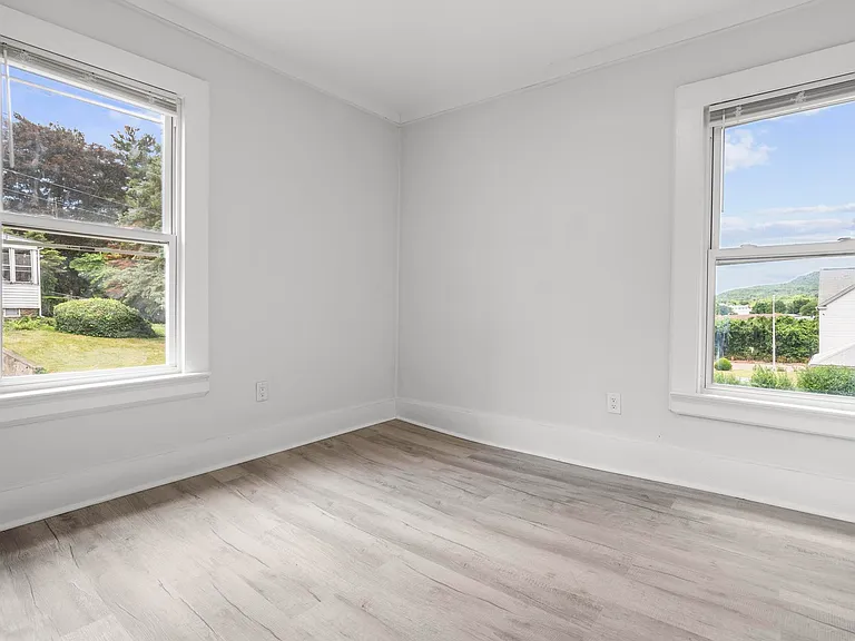 146 Hobart St #1 — Photo 9
