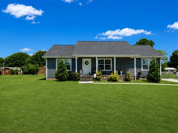 676 Parkway Dr, Smithville, TN 37166