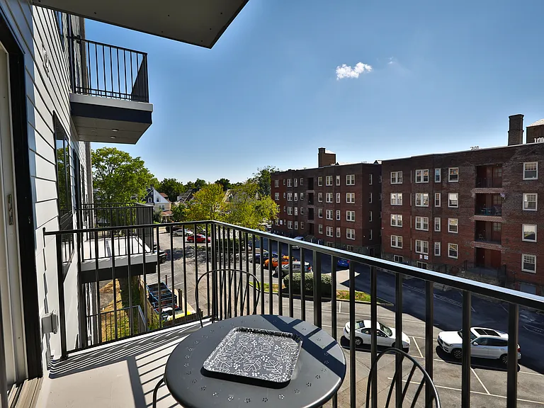 231 W Johnson Street — Photo 46