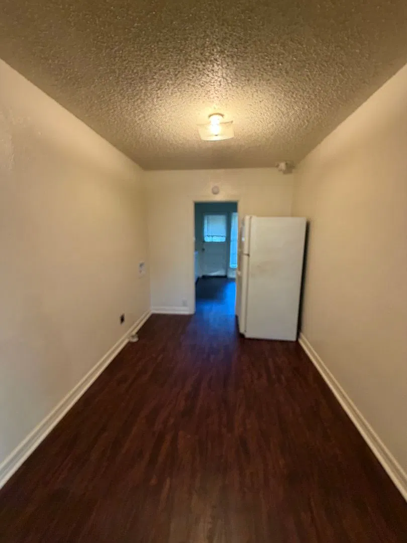 Charming 1-bedroom, 1-bath duplex — Photo 2