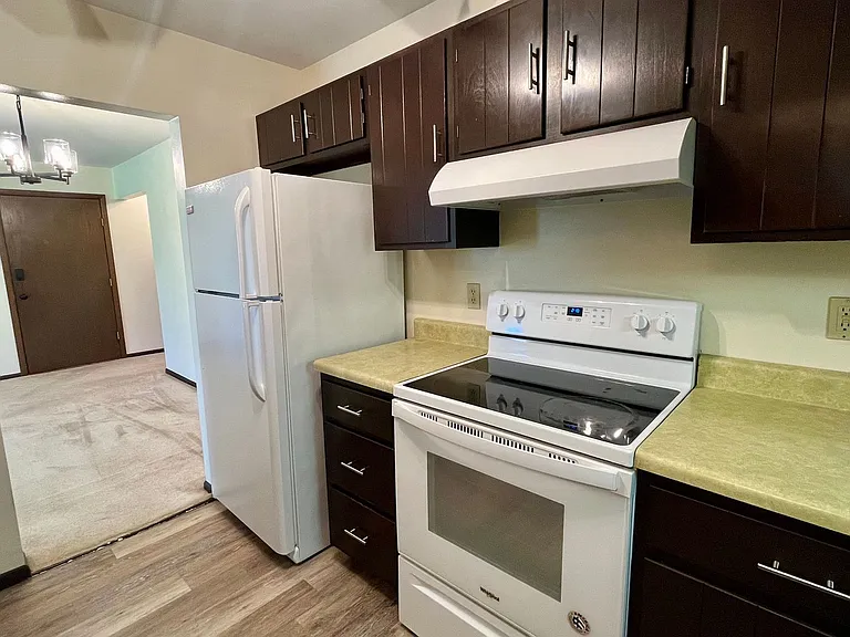 1703 Sawyer Dr — Photo 3