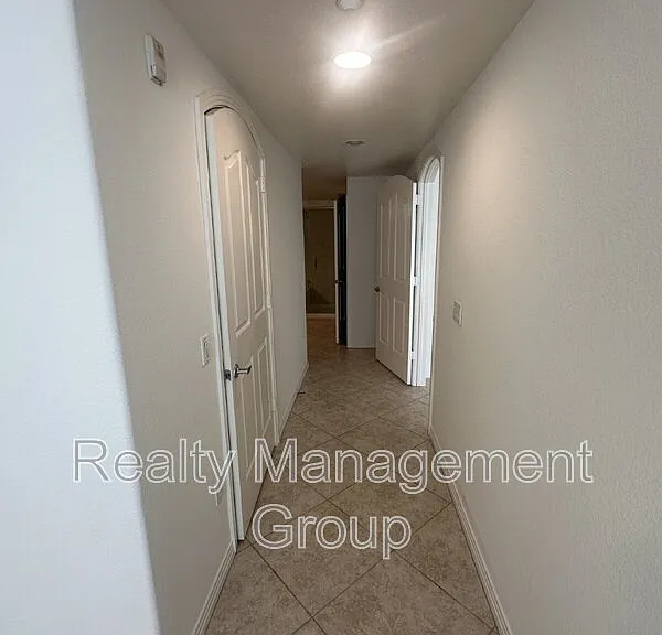 301 W G St #307 — Photo 5