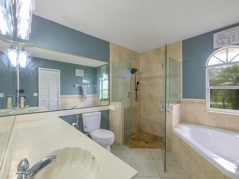 353 NW Ferris Dr — Photo 9