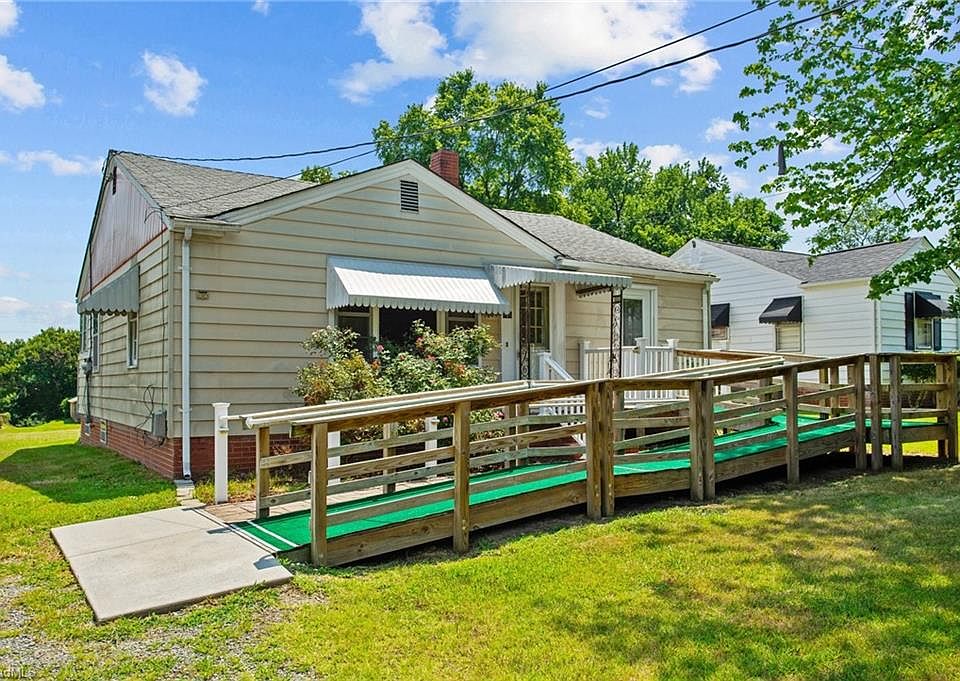 1st image of 904 Walters St