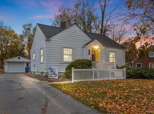 2941 Voorheis Rd, Waterford, MI 48328