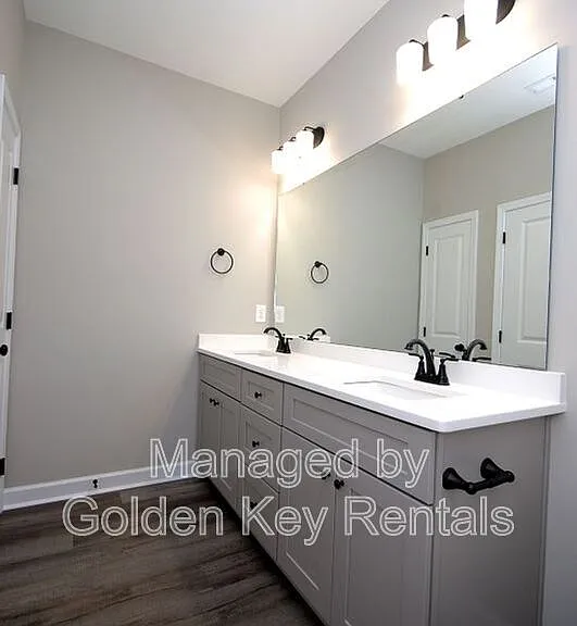 428 S Center St — Photo 6