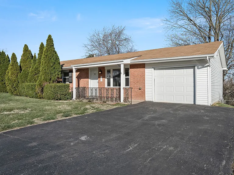 617 S Duchesne Dr — Photo 2