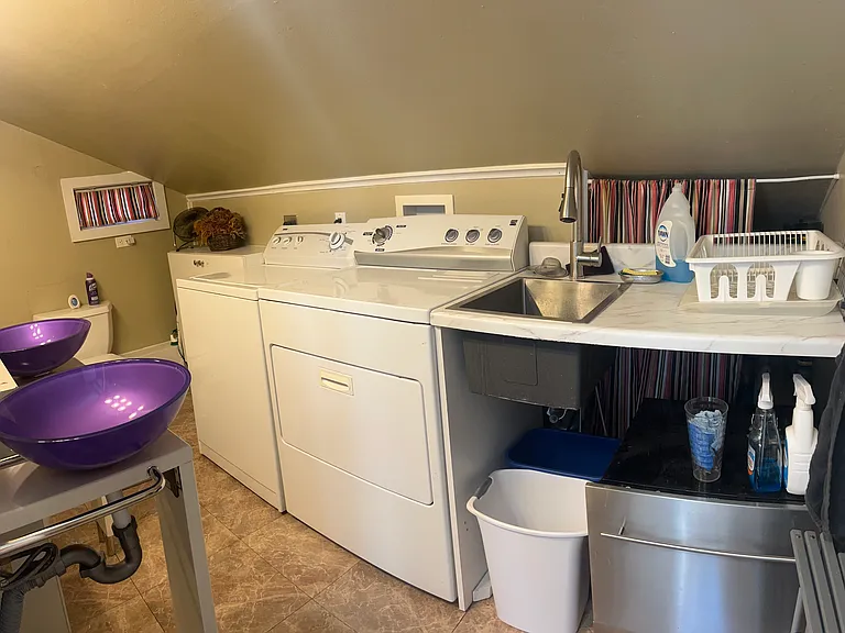 430 Laurel St — Photo 12