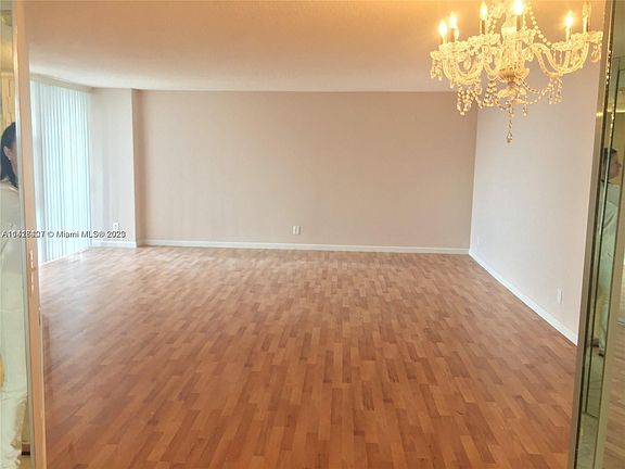 2nd image of 1000 Parkview Dr APT 511