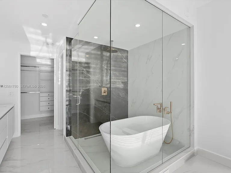 700 NE 24th St #503 — Photo 21