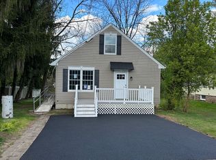 49 Chase Ave, Ivyland, PA 18974