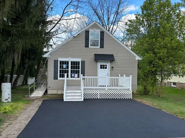 49 Chase Ave, Ivyland, PA 18974