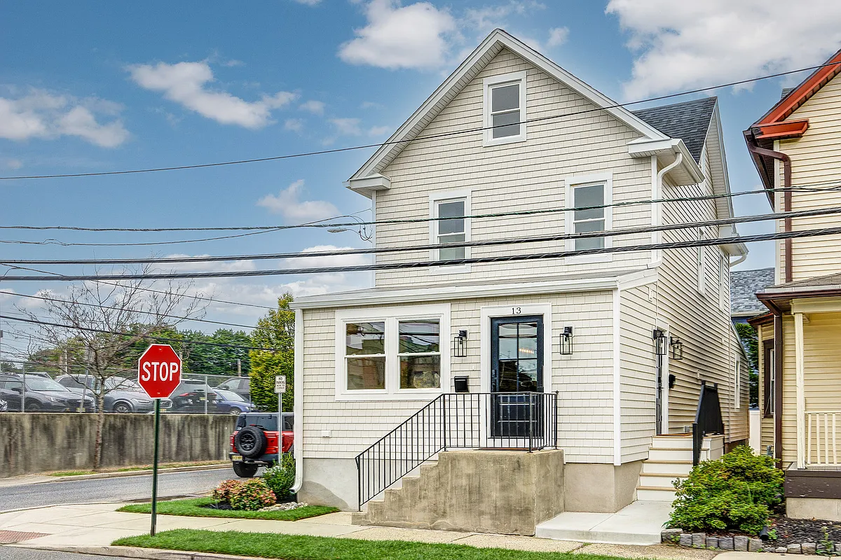 Building Photo - 13 Wilkins Ave #2