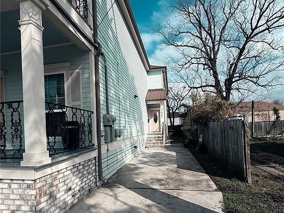 2nd image of 1437 Music St