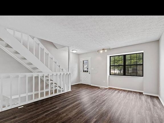 2nd image of 925 Upholland Ln