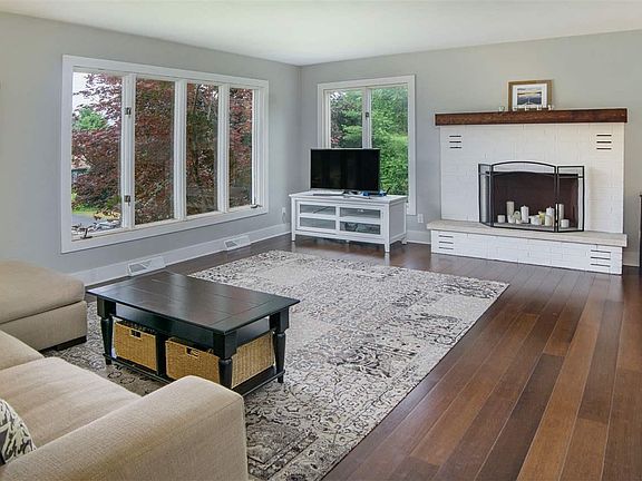 4th image of 4319 Deerfield Ln