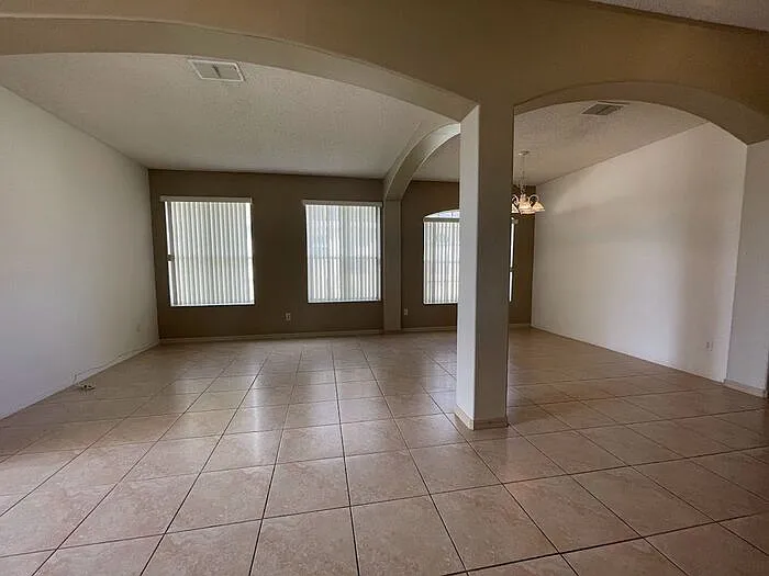 4 bed, 3.0 bath, 2196 sqft, $2,300 — Photo 2