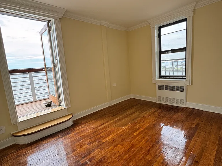 3255 Randall Ave — Photo 6