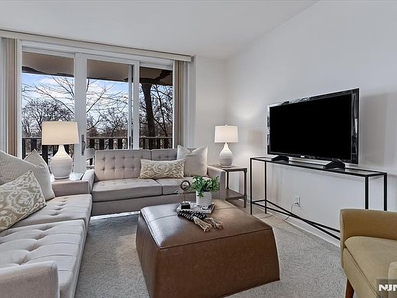 4th image of 530 Valley Rd APT C003l